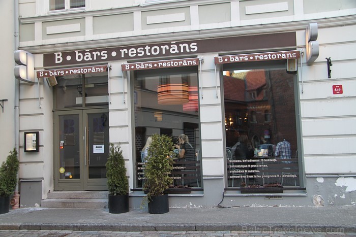 Vecrīgas restorāns B-bārs ( www.bbars.lv) ir populāra vieta, kur satiekas sabiedrībā daudzi pazīstami cilvēki, bet šoreiz Latvijas labākie bārmeņi