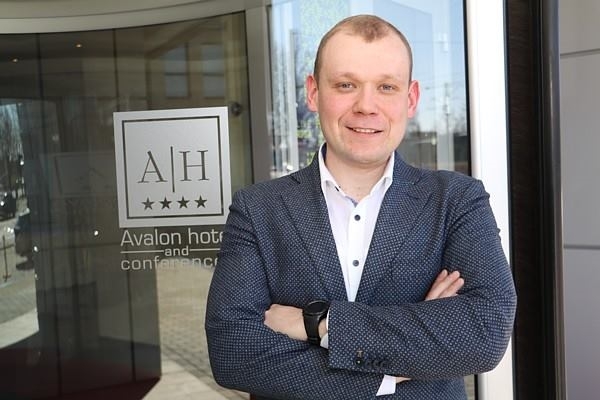 LIELĀ INTERVIJA: Esam ciemos pie «Avalon Hotel & Conferences» vadītāja Dmitrija Smetaņina 