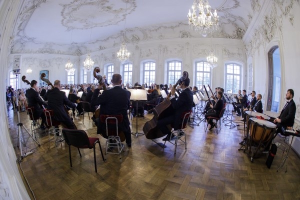 Liepājas Simfoniskais orķestris aicina uz vasaras koncertu Rundāles pilī