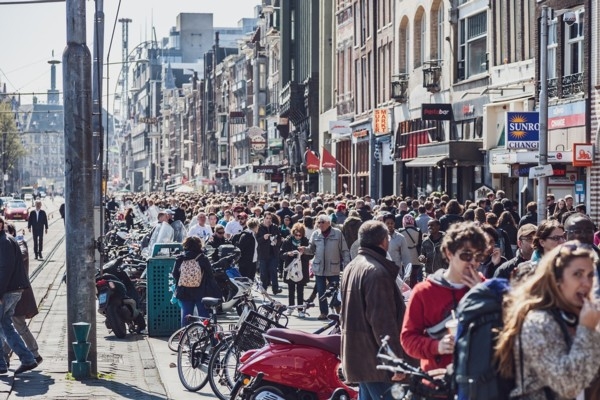 Amsterdama aizliedz jaunu viesnīcu būvniecību
